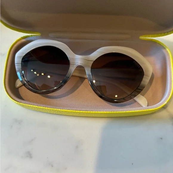 Emilio Pucci White Sunglasses with Case - Picture 4 of 8